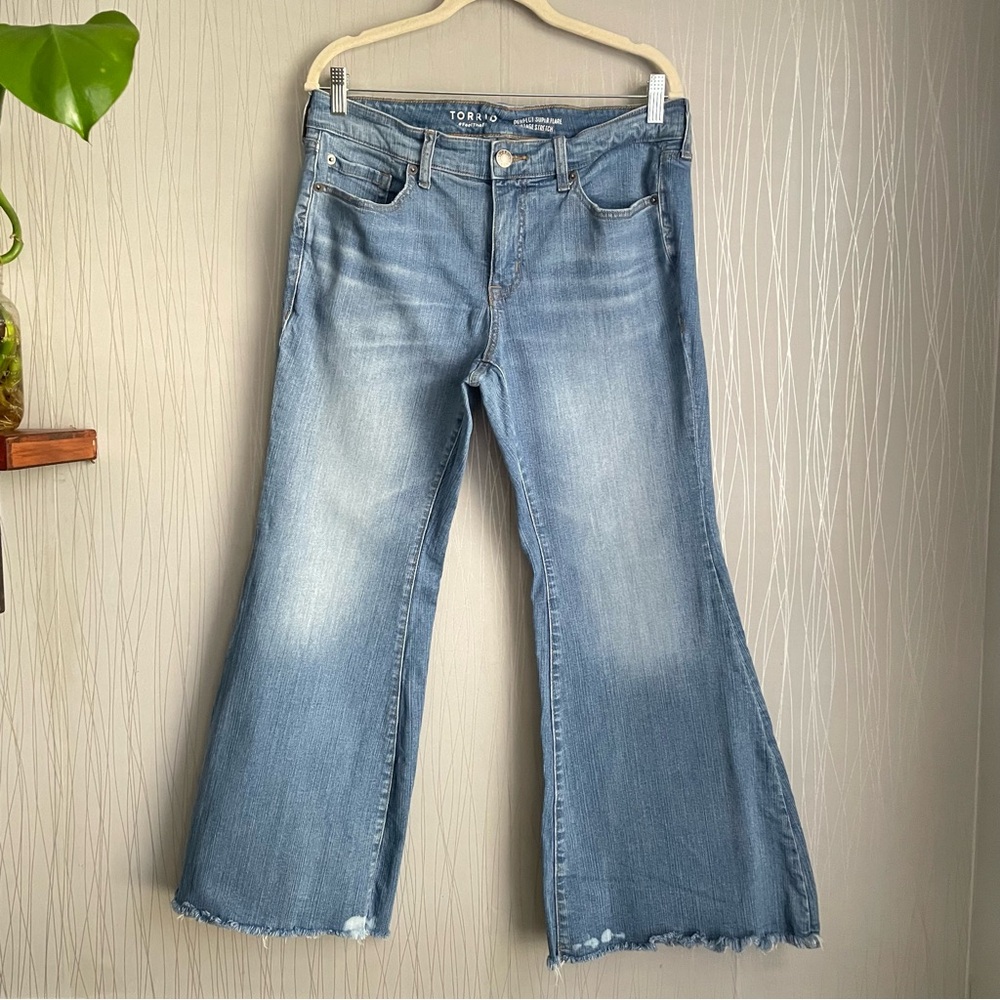 Torrid Jeans Perfect Super Flare Vintage Stretch Women’s size 10 Short